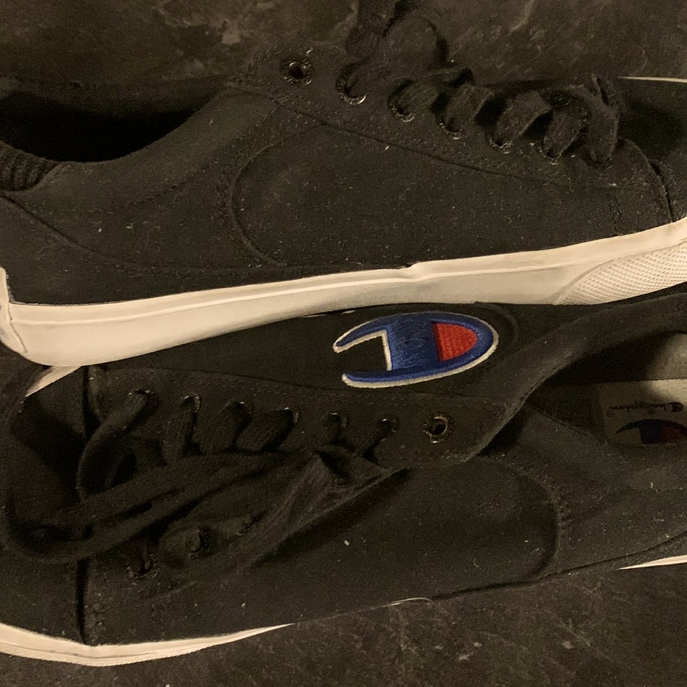 Black flat shoes